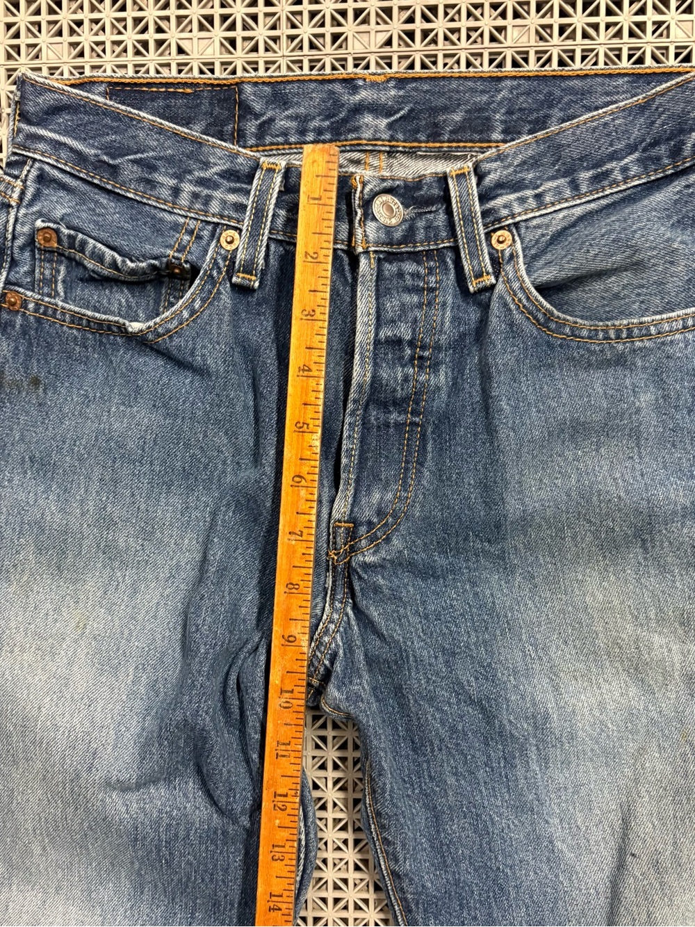 Vintage Levi's 501 Dark Wash Button-Fly Blue Jeans - Y2K - Picture 10 of 10